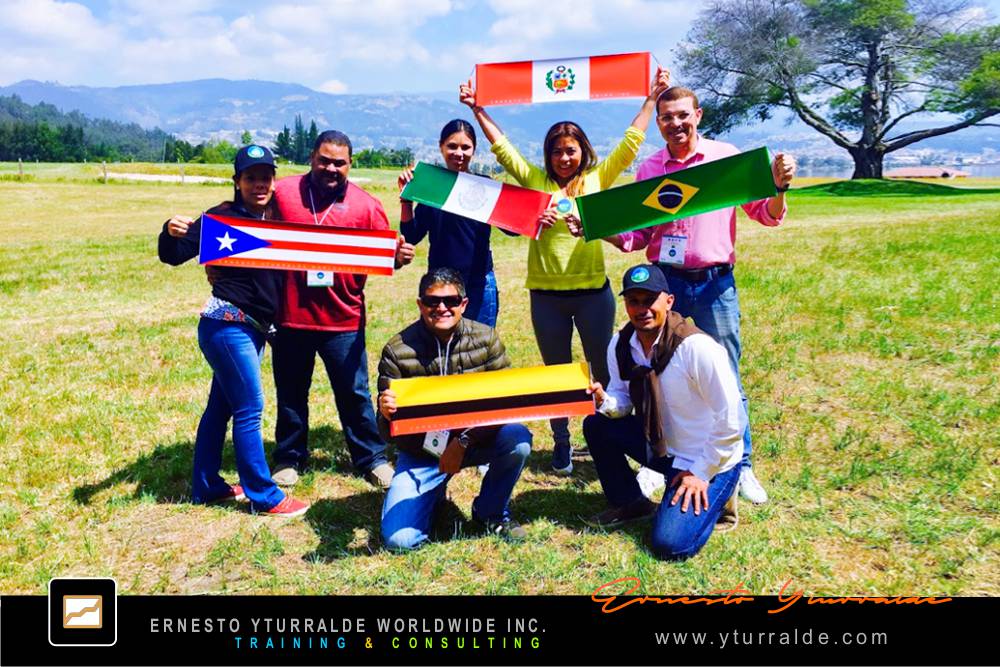 Experiencia vivencial de Team Building con Cuerdas Bajas para equipos corporativos en Latinoamérica