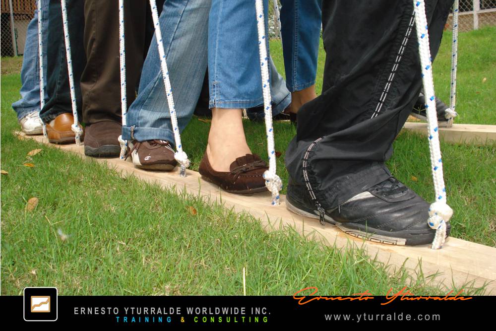 Sesiones de desarrollo de equipo con Cuerdas Bajas para promover accountability y engagement